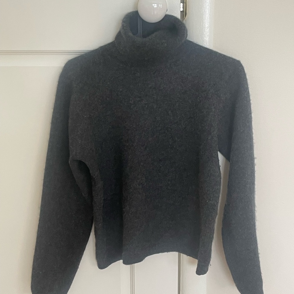 100% Cashmere Gray Turtleneck Sweater
